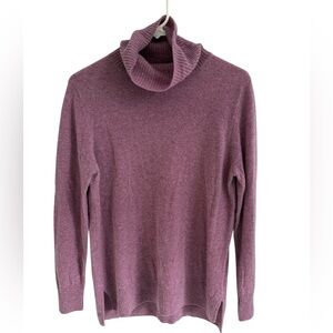 WoolOvers Luxurious Cashmere Boxy Turtle Neck Sweater in Lavender, Size Medium